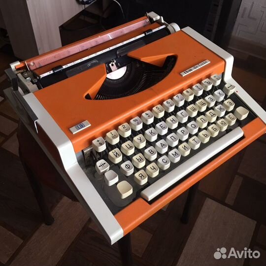 Пишущая машинка tbm de Luxe