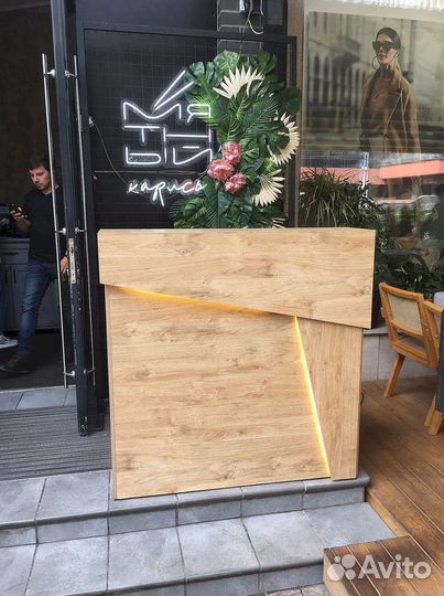 Стойка ресепшн деревянная / Ресепшен Скос