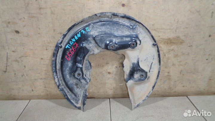 Щит опорный задний правый VW Tiguan 1