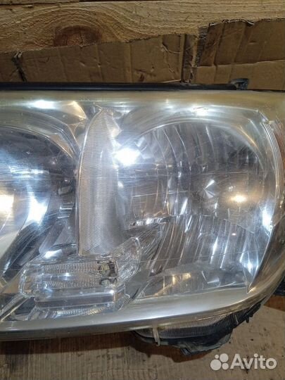 Фара левая Toyota Land Cruiser
