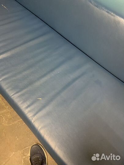 Офисный кожаный диван