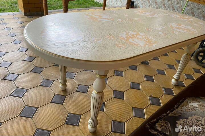 Кухонный стол б/у