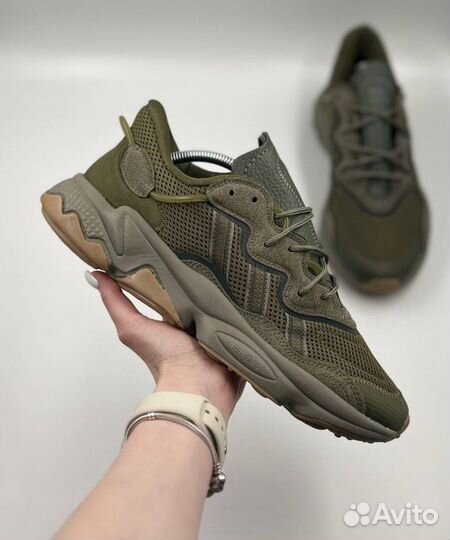 Кроссовки adidas ozweego