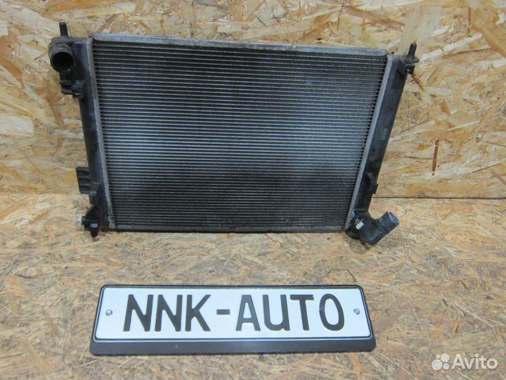 Радиатор охлаждения Kia Venga