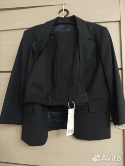 Классический костюм для мальчика 110 (новый)