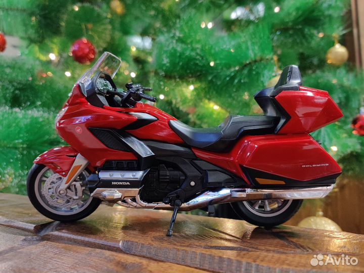 Модель мото 1:12 Honda Gold Wing - красный