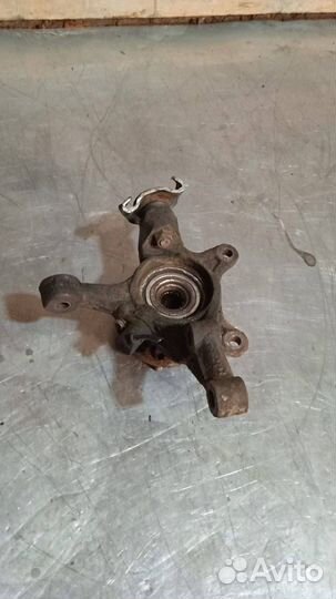 Кулак передний правый Honda Civic 7 2004