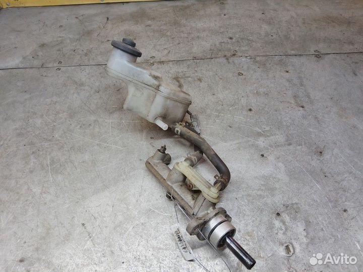 Цилиндр тормозной главный Toyota Avensis Verso I