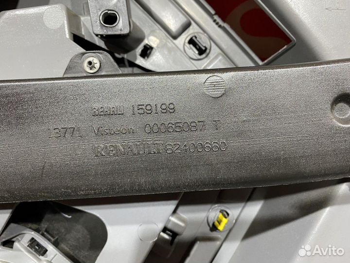 Обшивка двери левая Renault T