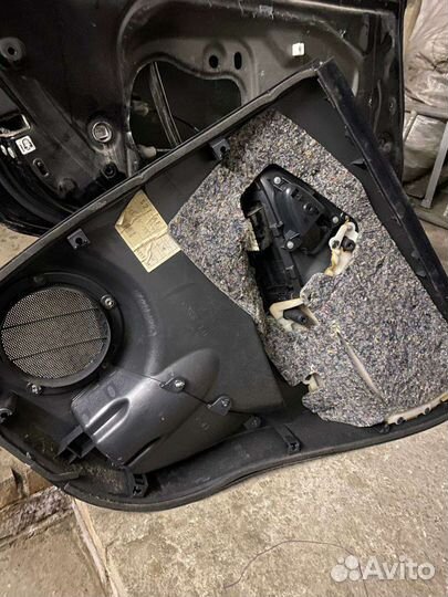 Обшивка задней левой двери Rav 4