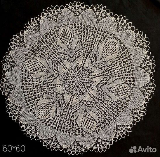 Ажурная вязаная салфетка спицами