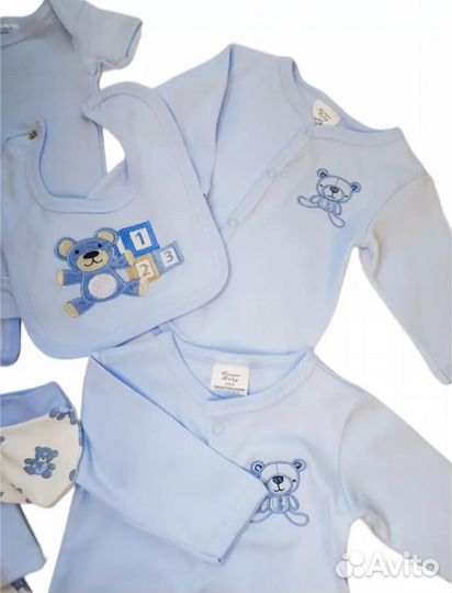 Комплект на выписку новый из 8 предметов