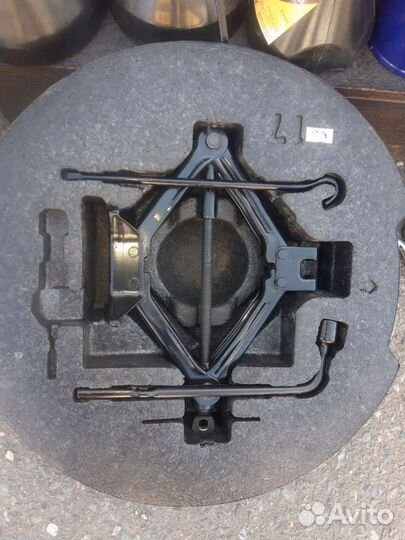 Домкрат с колесом