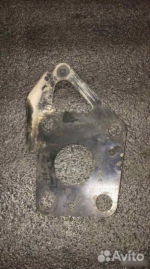 Кронштейн усилителя бампера левый Audi A6 C5