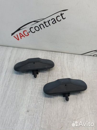 Форсунка стеклоомывателя Volkswagen Jetta 5 1.9TDI