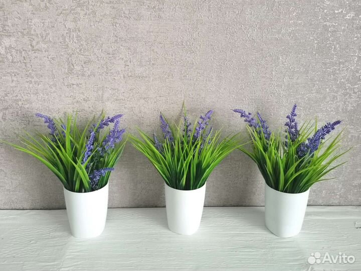 Искусственные цветы в горшках