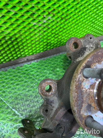 Кулак поворотный левый Ford Focus 2