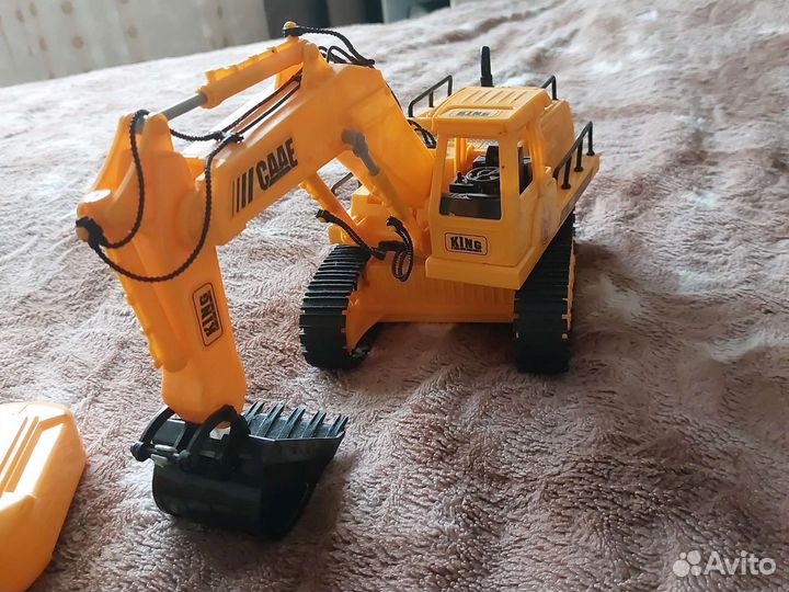 Экскаватор на пульте управления