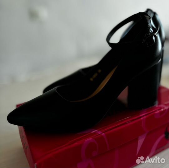 Туфли женские 39 размер черные новые