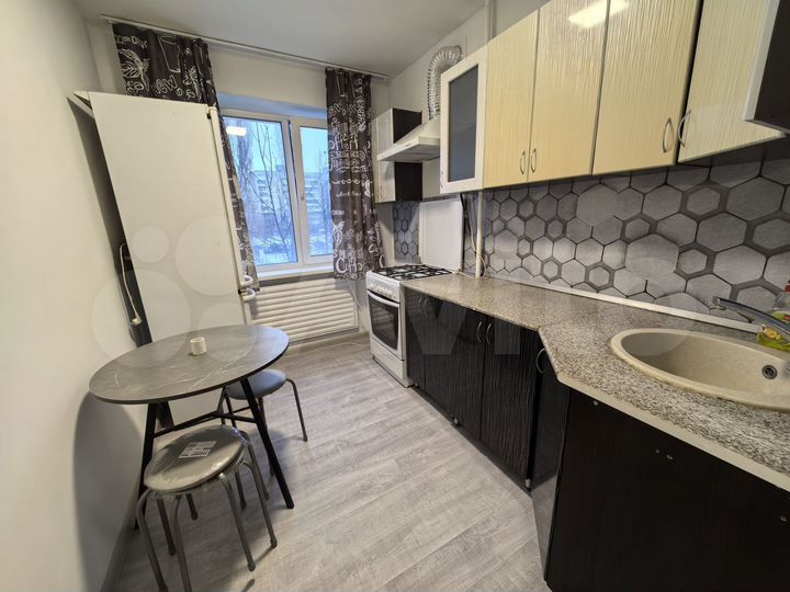 2-к. квартира, 50 м², 2/9 эт.