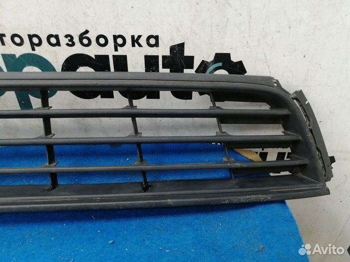Решетка переднего бампера 6RU853677 Volkswagen