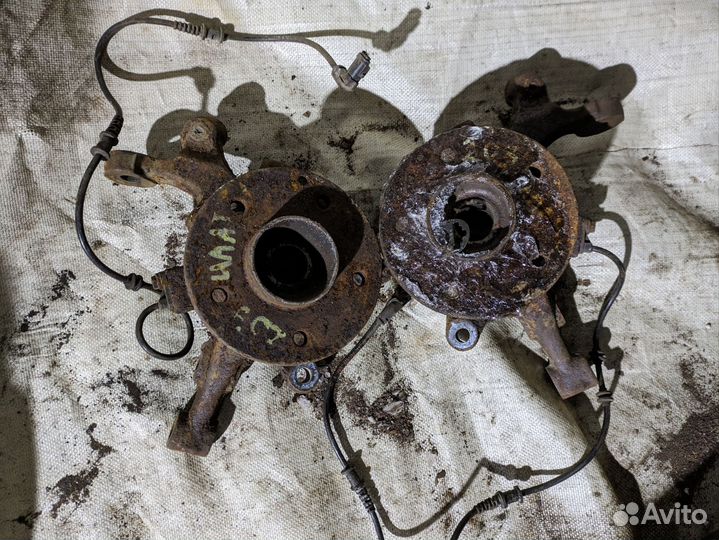 Кулак поворотный Mercedes w203 C-class 4matic