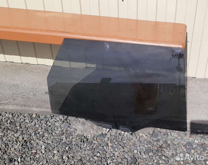 Боковые стекла