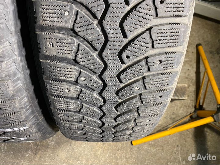 Bridgestone Blizzak Spike-01 235/65 R17 108T