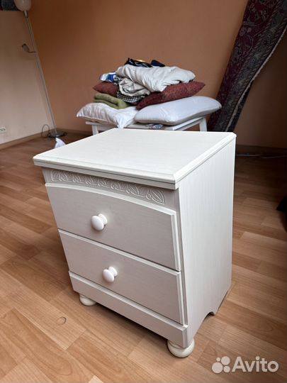 Тумба прикроватная