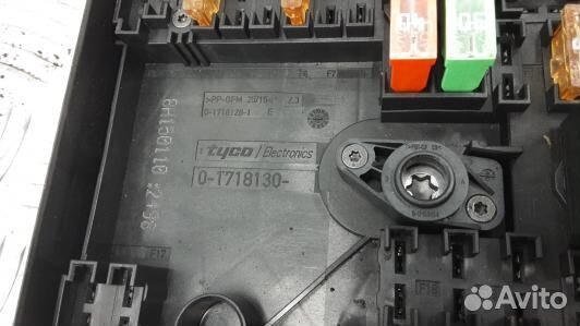 Блок предохранителей volkswagen tiguan 1 (4UK18M10