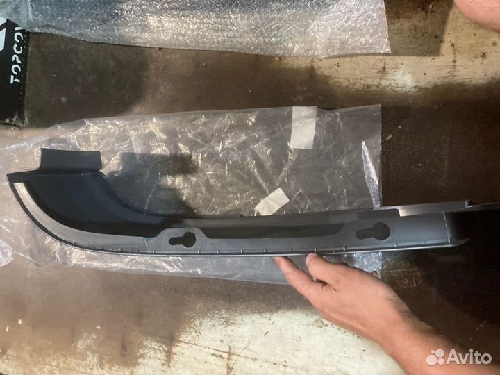 Накладка бампера нижняя (угол) правая Tgx