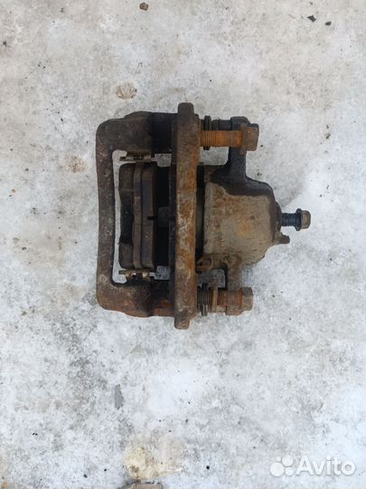 Суппорт тормозной задний Hyundai Tucson 1