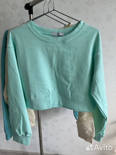 Женский укороченный свитшот