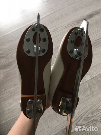 Коньки профессиональные