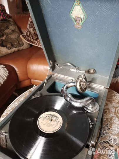 Старинный патефон