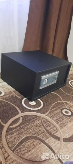 Сейф металлический