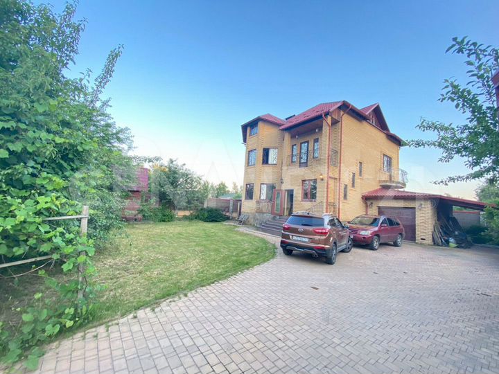 Коттедж 417 м² на участке 7 сот.