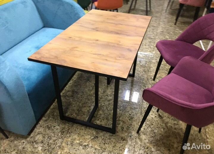 Стол для кафе
