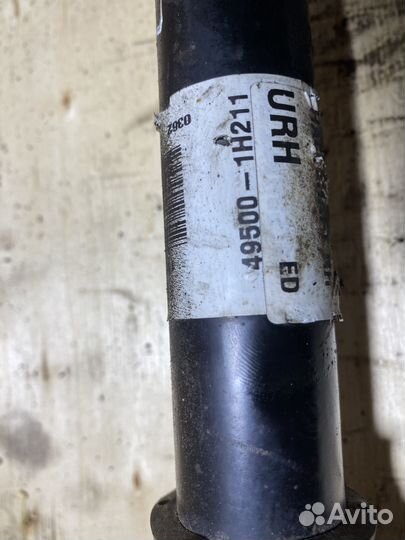 Приводной вал правый Kia Ceed 1 1,6 дизель МКПП 59