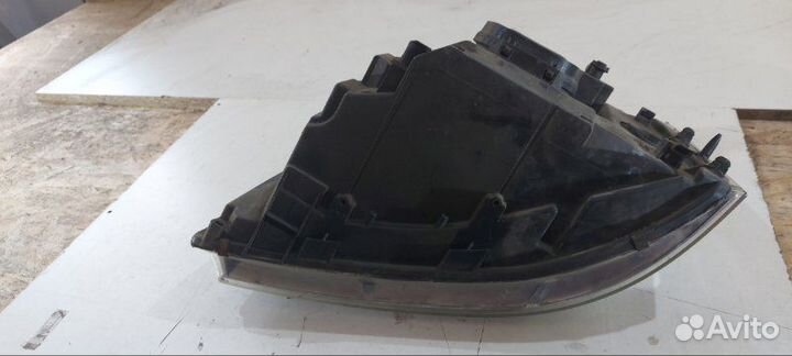 Фара галогеновая передняя правая Volkswagen