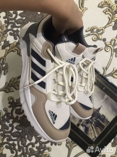 Кроссовки adidas