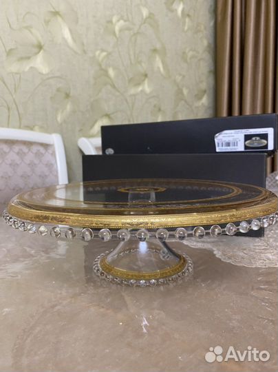 Тортница на ножке