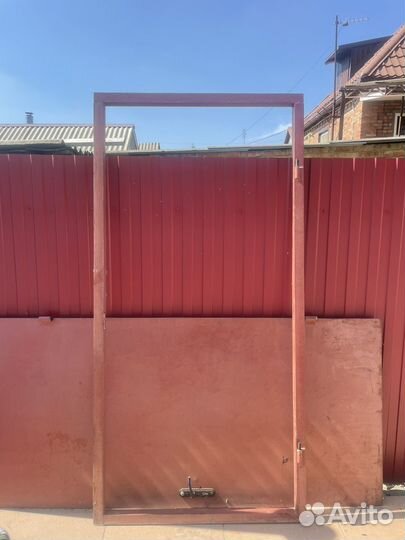 Дверь железная уличная