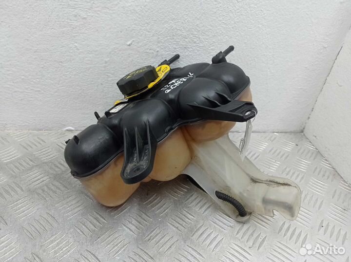 Бачок расширительный Jeep Grand Cherokee WK2