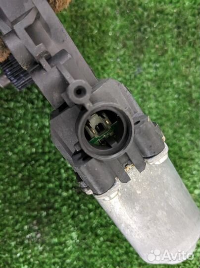 Мотор стеклоподъёмника задний правый Hyundai IX35