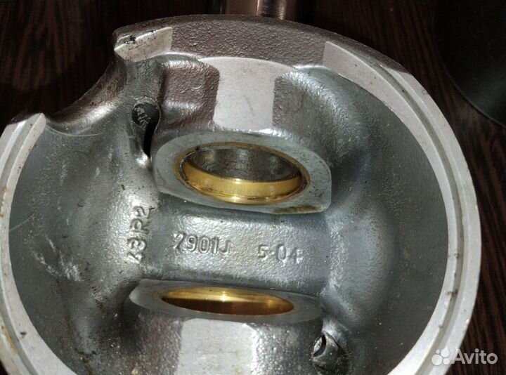 Поршень Audi 2.0 TDI Volkswagen 03G107065J Skoda