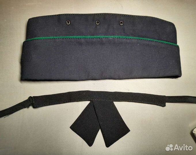 Пилотка, галстук, погоны, кокарда