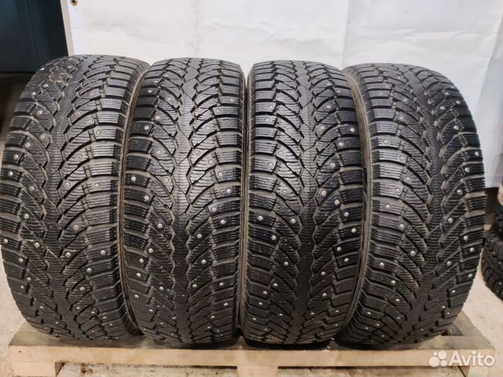 Pirelli Formula Ice 215/65 R16 98T