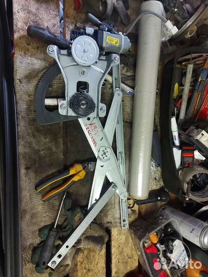 Стеклоподъемник передний правый Chevrolet Aveo