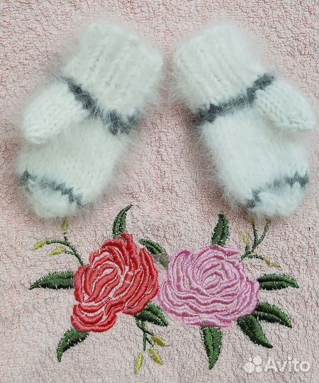 Две пары пуховых варежек